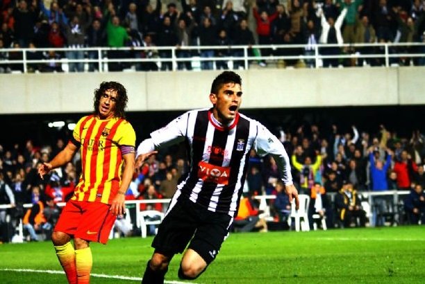 Fernando celebra el gol ante Puyol. By SportCartagena